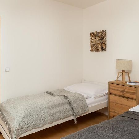 Sunny Apartment In Modrany By Prague Days Екстер'єр фото
