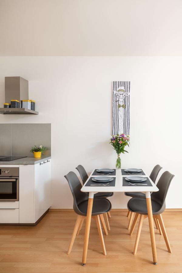 Sunny Apartment In Modrany By Prague Days Екстер'єр фото