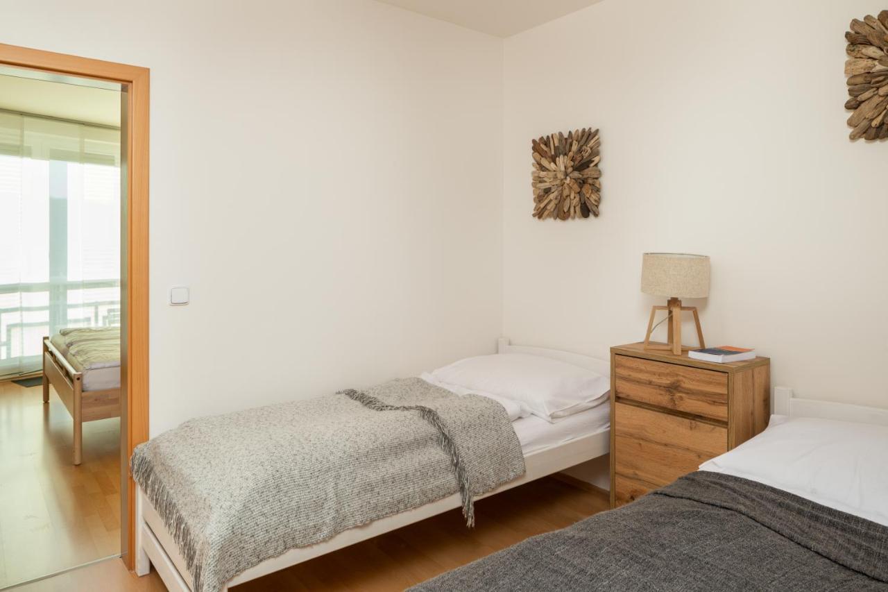 Sunny Apartment In Modrany By Prague Days Екстер'єр фото