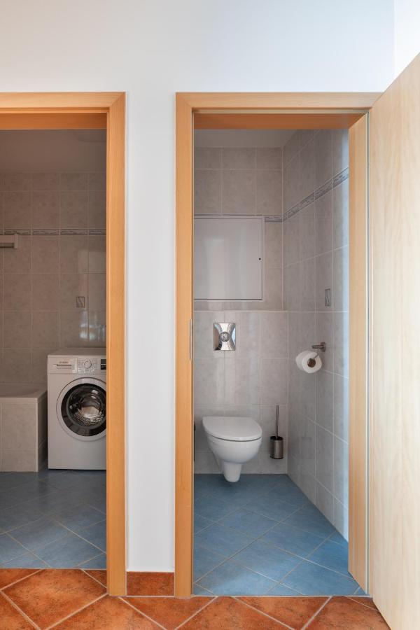 Sunny Apartment In Modrany By Prague Days Екстер'єр фото