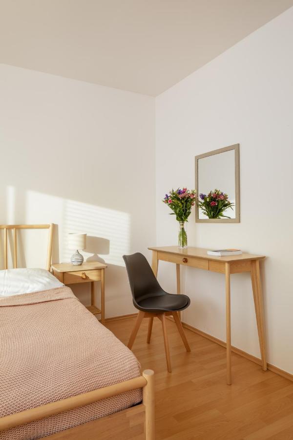 Sunny Apartment In Modrany By Prague Days Екстер'єр фото