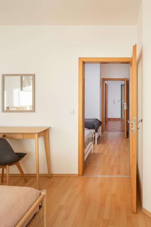 Sunny Apartment In Modrany By Prague Days Екстер'єр фото